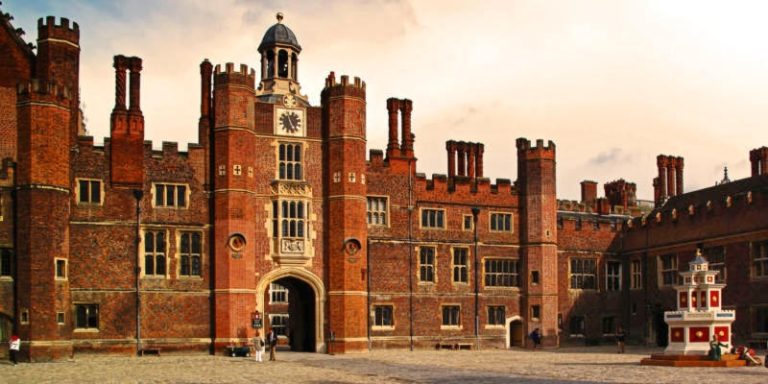 10 Fascinating Facts About Hampton Court Palace