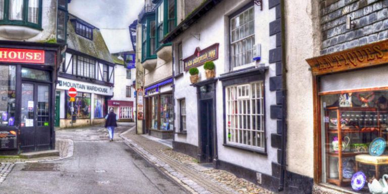 Exploring the Narrow Streets and Passageways of Cornwall