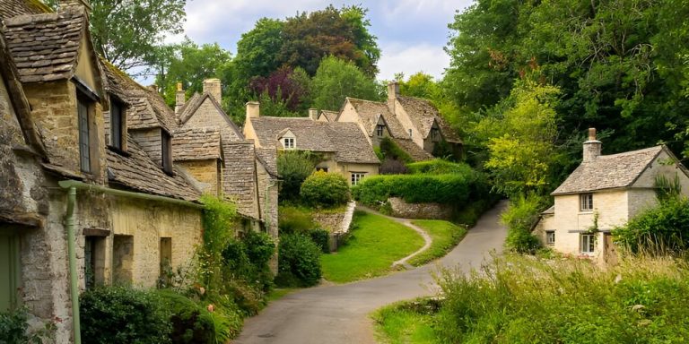10 Beautiful English Villages